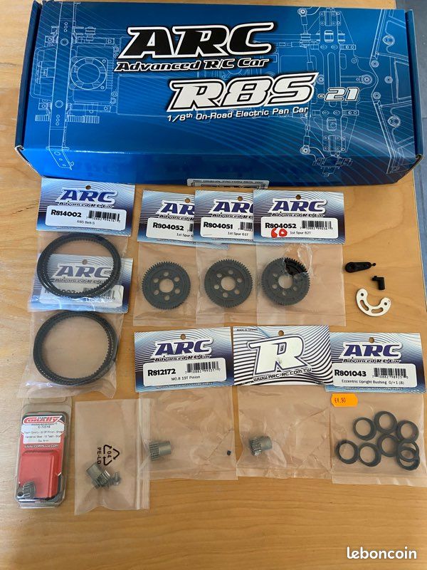 Pièces Détachées Neuves Pour Voiture ARC R8 1/8 Piste Thermique