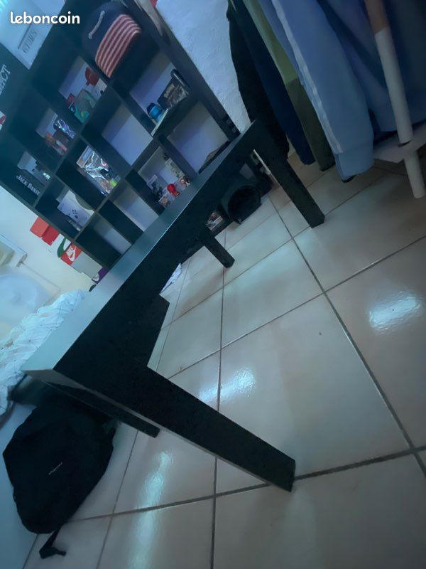 Table noir IKEA (image 3)