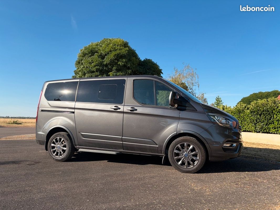 Ford Tourneo Custom Active 9 places – moteur 21 300 km, châssis 192 000 km - Novembre 2021 (image 1)