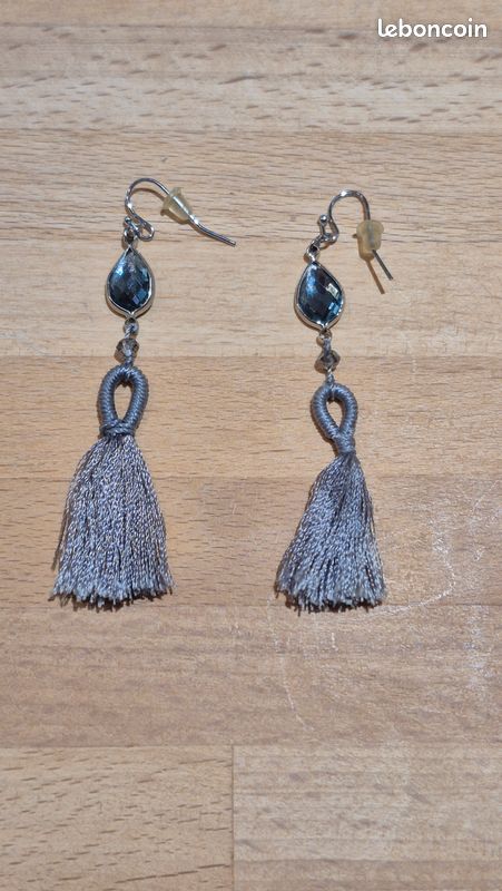 Boucles D'oreilles Pompon Gris Et Doré - Marque Collection CMLPB, Neuf Avec étiquettes