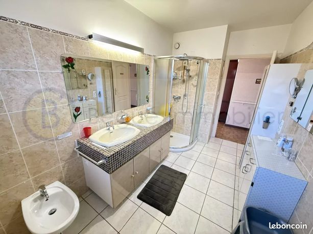 https://img.leboncoin.fr/api/v1/lbcpb1/images/9d/26/51/9d26514d70521d2d15a9eaa4d7e98941eac50c16.jpg?rule=ad-image