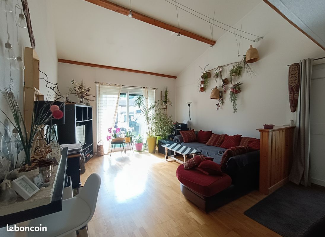 Maison 4 pièces 100 m² · à Le Chambon-Feugerolles · 100 m² · 200 000 €