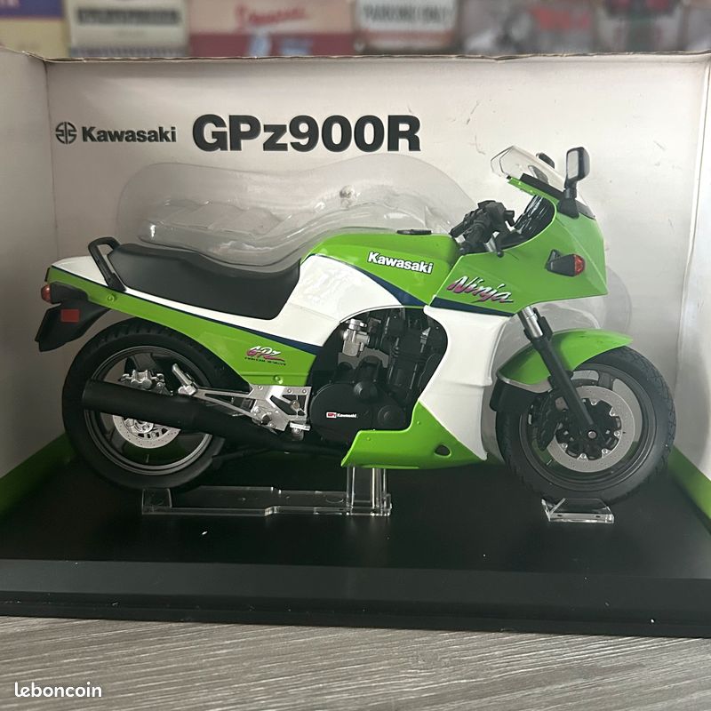 KIT MAQUETTE MOTO Aoshima échelle 1/12 Kawasaki Ninja 900 ZX900-R