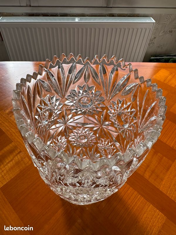 Grand vase ancien en cristal moulé style Bohème (image 2)