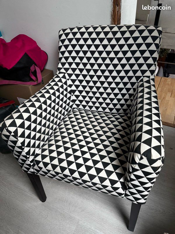 Fauteuil Confortable noir et blanc (image 1)