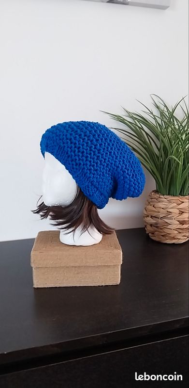 Joli bonnet large bleu électrique (image 1)