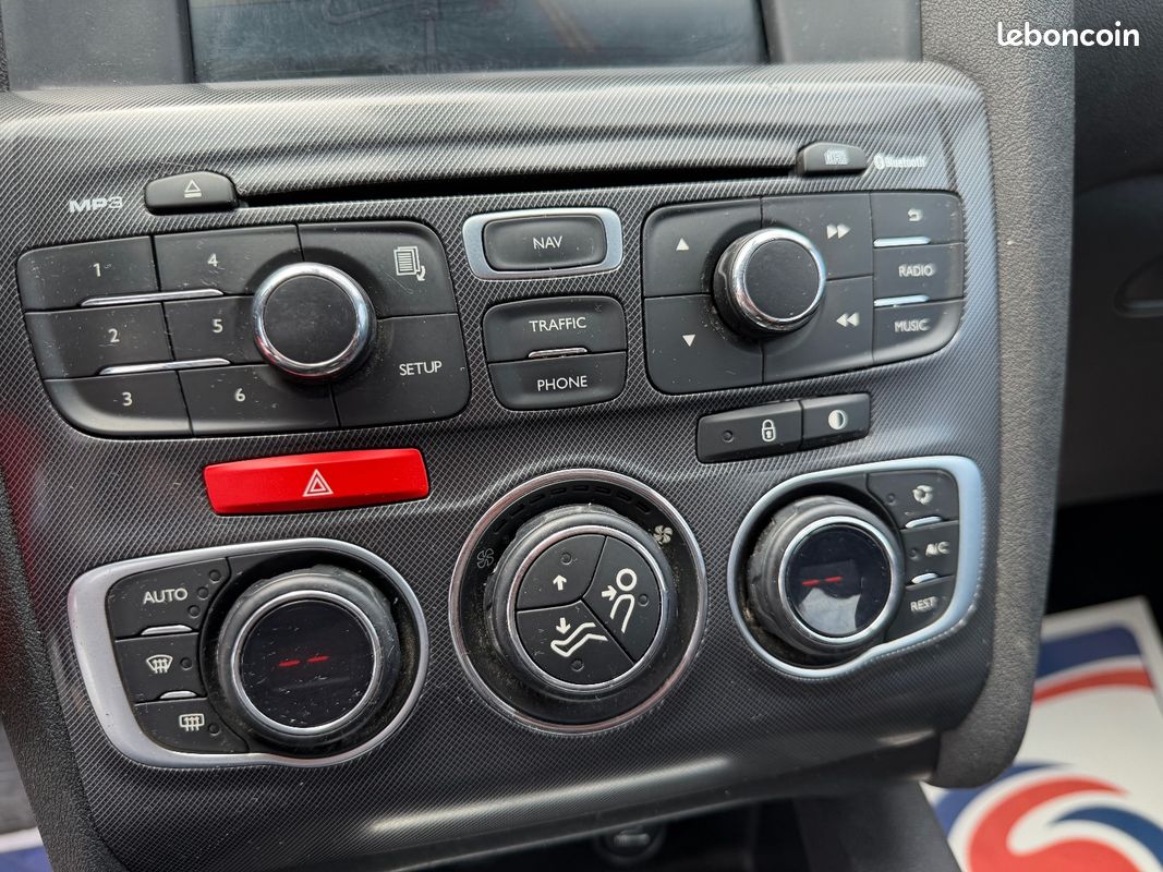 CITROEN C4 C4 HDi 90 Confort (image 25)