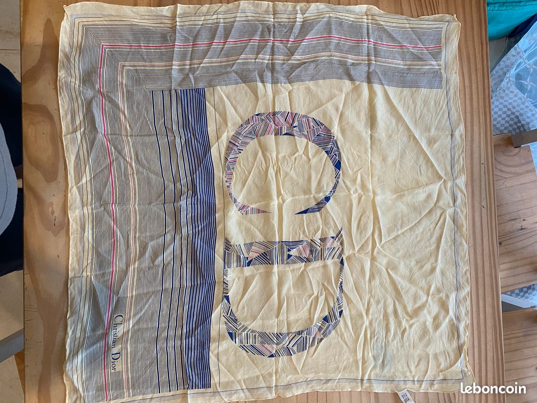 Foulard soie Christian Dior (image 1)