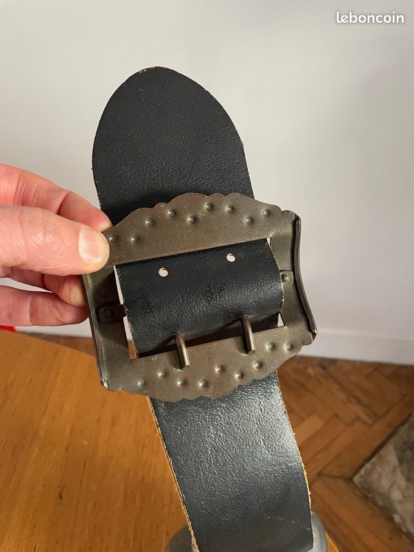 Collier pour vache cuir pour cloche 8x135cm - Agro-Équipements