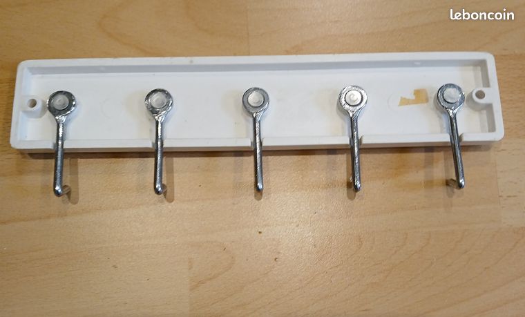 Plat Vintage en plastique années 60-70 (Gebraucht) in Agiez für CHF 12