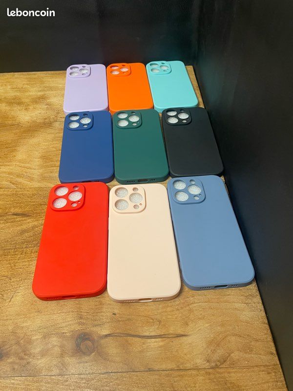 Coque protection iPhone 14 pro orange en silicone (image 2)