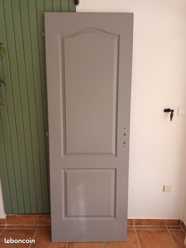 Portes intérieures grises (image 1)