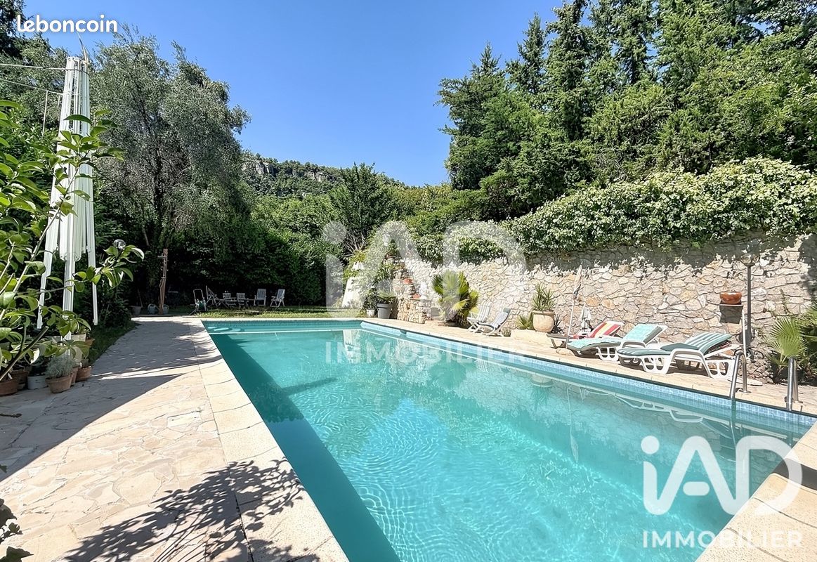 Maison 5 pièces 140 m² · à Le Bar-sur-Loup · 140 m² · 490 000 €