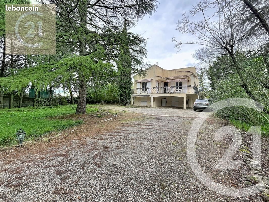 Maison 9 pièces 214 m² · à Cessenon-sur-Orb · 214 m² · 305 000 €