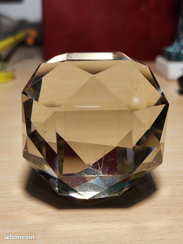 Matashi Presse-papier en cristal gravé avec support - Boule