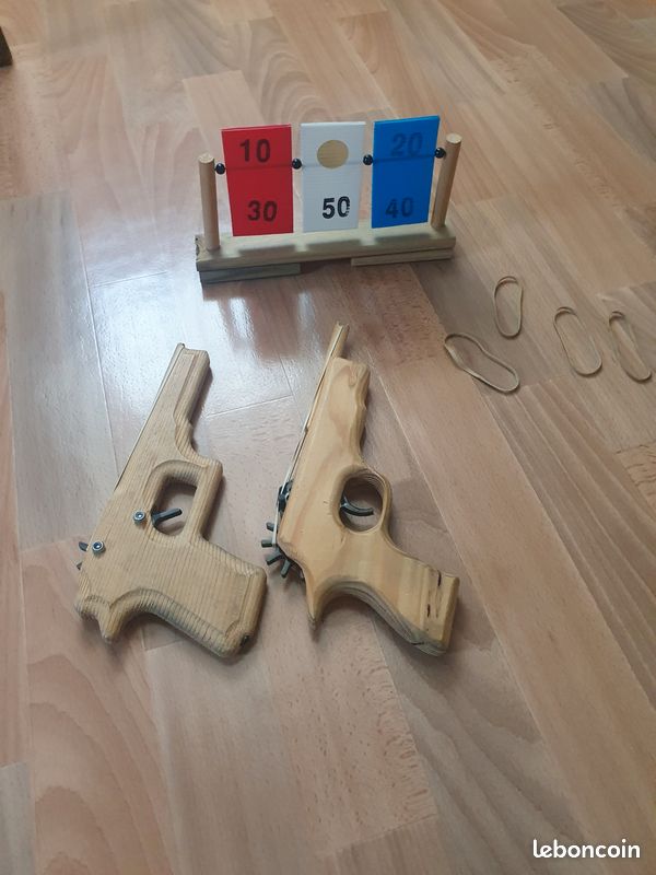 Jeu de 2 revolvers en bois avec élastiques et cible (image 1)
