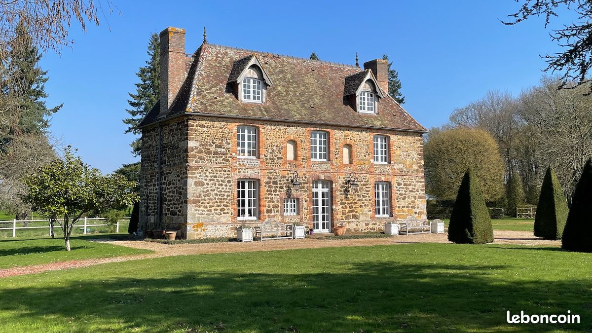 Maison 14 pièces 295 m² · à Neaufles-Auvergny · 295 m² · 590 000 €