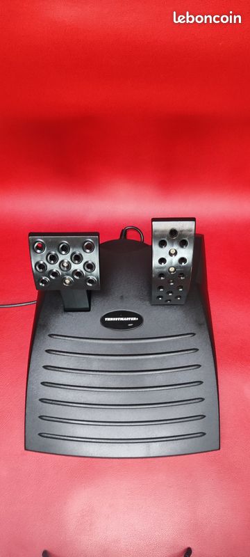 VOLANT FORCE PS2 "ENZO FERRARI" thrustmaster (image 3)