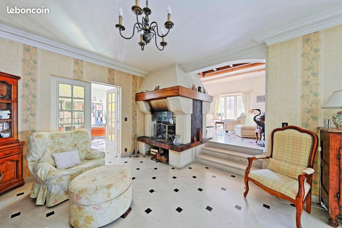 Maison 9 pièces 248 m² · à Lagny-sur-Marne · 248 m² · 930 000 €