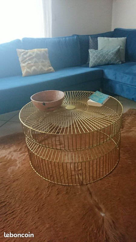 Table basse dorée en métal (image 2)