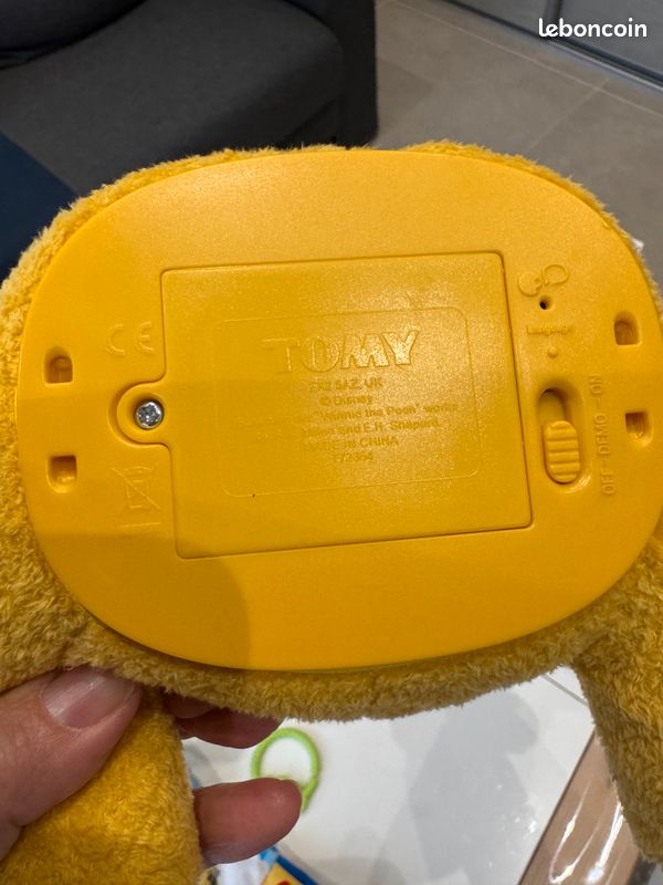 Peluche interactive Devine et découvre avec Winnie l’Ourson Tomy (image 4)
