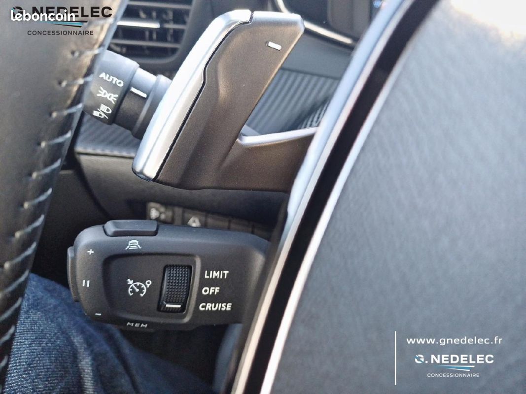 Peugeot 2008 1.2 Hybrid 145ch Allure e-DCS6 (image 11)