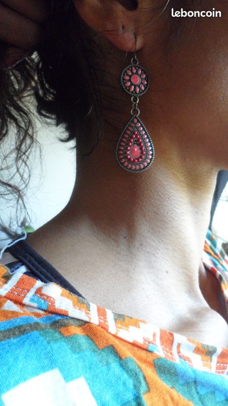 Boucles d'oreilles roses et rouges (image 2)