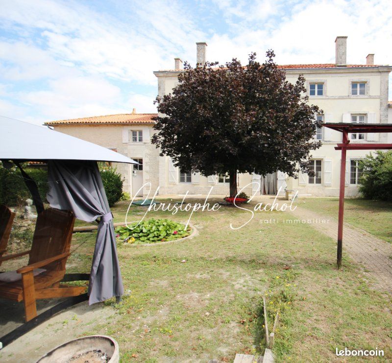 Maison 7 pièces 170 m² - Saint-Martin-de-Bernegoue 79230 (image principale 0)