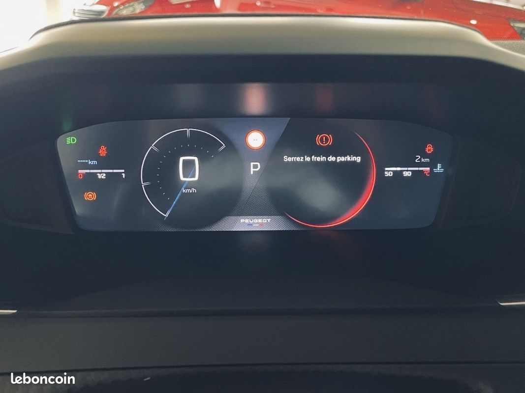 PEUGEOT 2008 Hybrid 145 e-DCS6 ENVY (image 17)