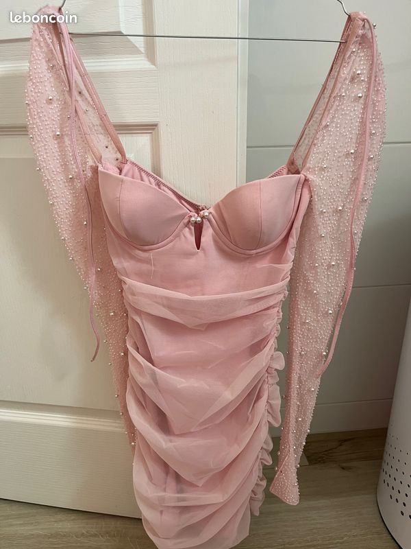 Robe Oh Polly rose perlée manches transparentes (image 3)