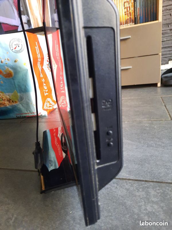 Petite télévision à vendre 40 à débatre (image 2)