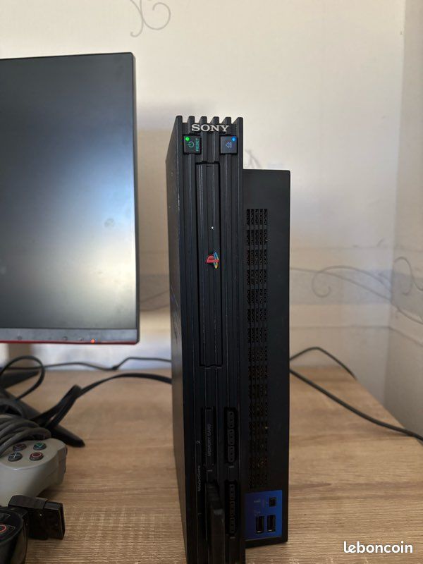 Vente ps2 avec 2 manette avec tout les câble nécessaire (image 2)