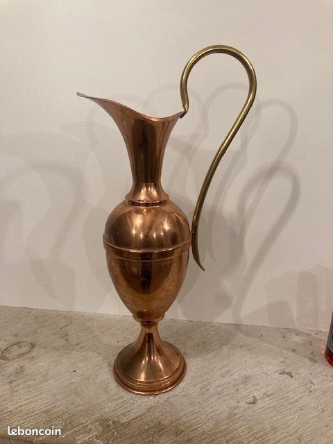 Vase en forme d'amphore en cuivre et laiton - ancien (image 1)