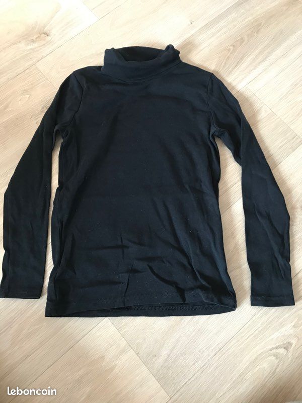 Tee shirt col rouler garçon en très bon état taille 8-10 ans (image 1)