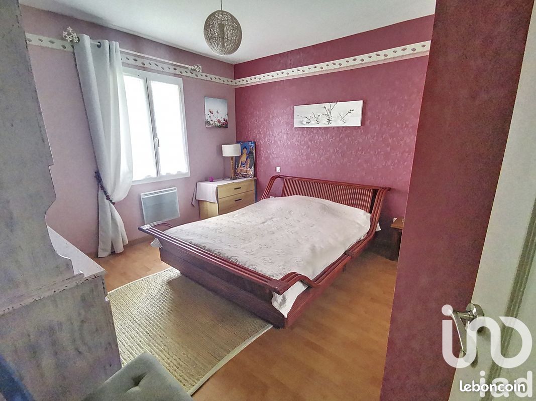Maison 5 pièces 110 m² - La Rochefoucauld-en-Angoumois 16110 (image principale 11)