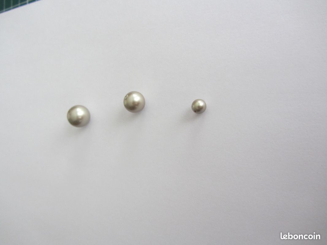 Boutons en nacre véritable, lot de 360 ou séparément (D'occasion) à
