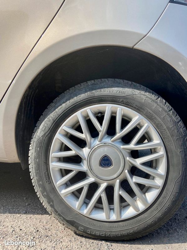Lancia ypsilon 0.9 chaine de distri 76022 kms garantie 48 mois possible (image 5)