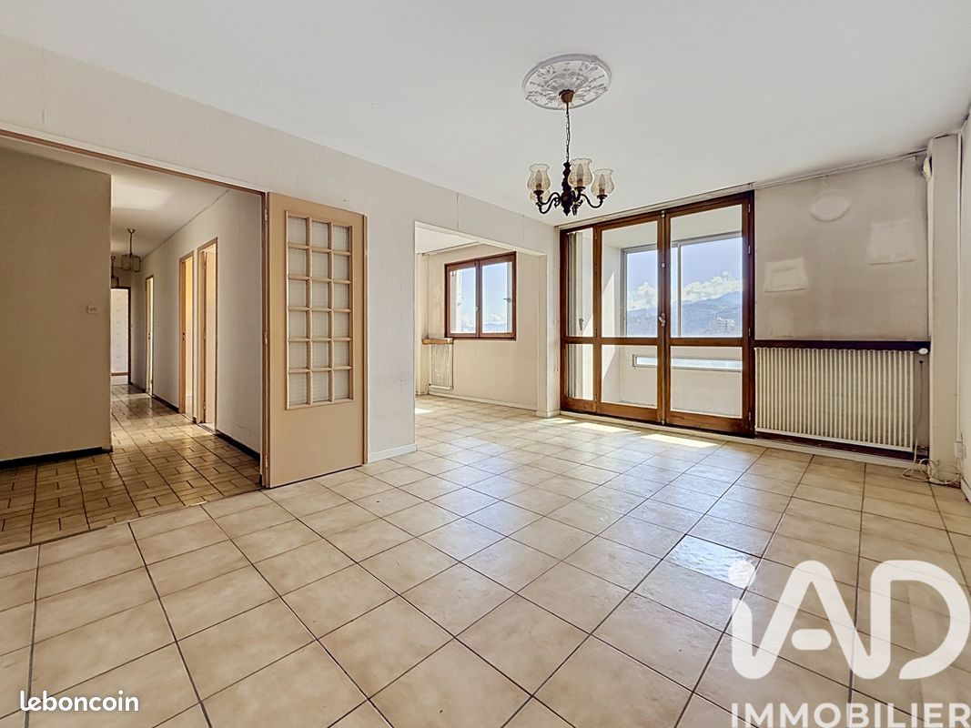 Appartement 4 pièces 96 m² · à Échirolles · 96 m² · 100 000 €