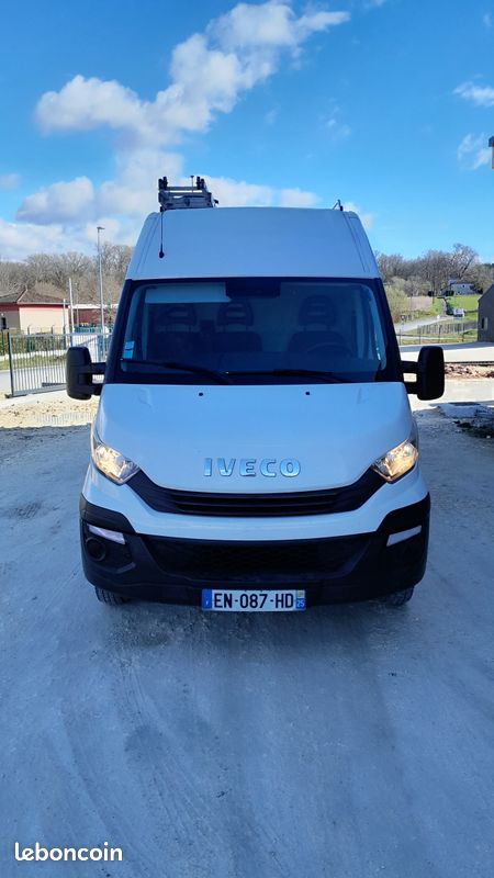 Fourgon IVECO (image 4)