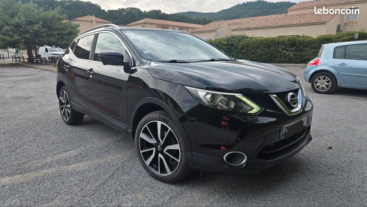 NISSAN Qashqai 1.5 dCi 2WD TEKNA 110 cv / CLIMATISATION - GPS - AIDE AU STATIONNEMENT - CAMERA 360° - REGULATEUR/LIMITEUR DE VITESSE (image 2)