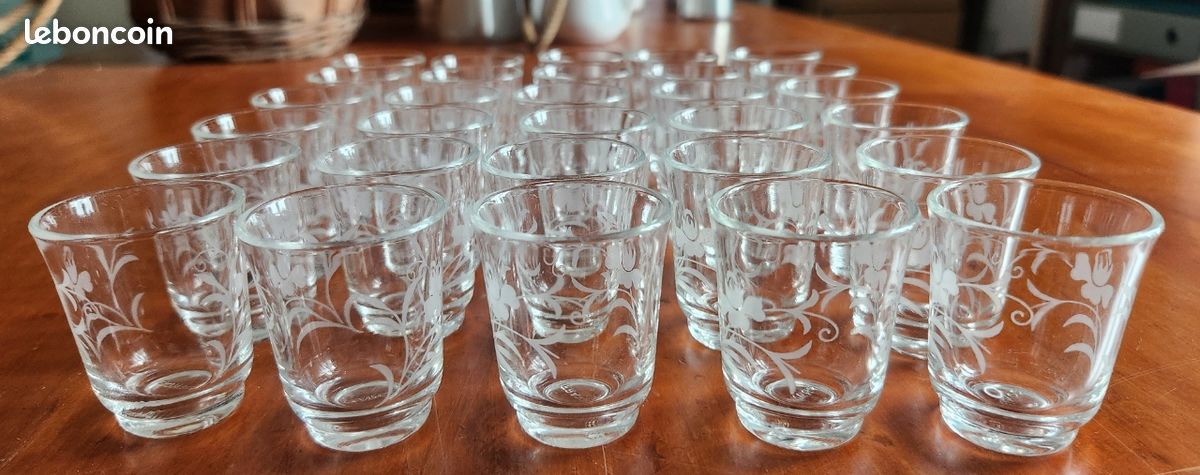 Rare lot de 30 verres à liqueur vintage (image 1)