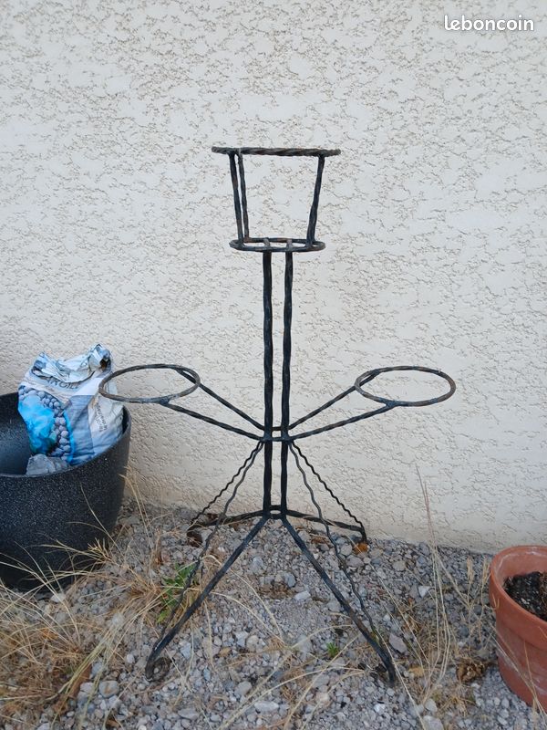Porte plante en métal pour le jardin (image 1)
