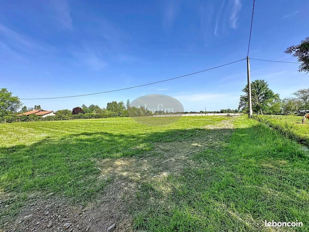 Terrain 1600 m² · à Plaisance · 1 600 m² · 34 000 €