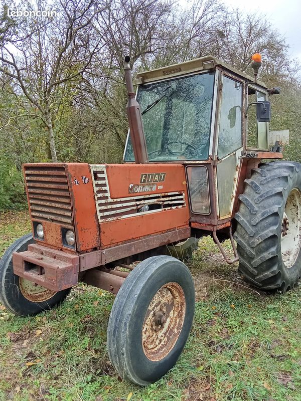 Tracteur SOMECA 880 DT 1975 – Universal Hobbies 1/43 – Neuf