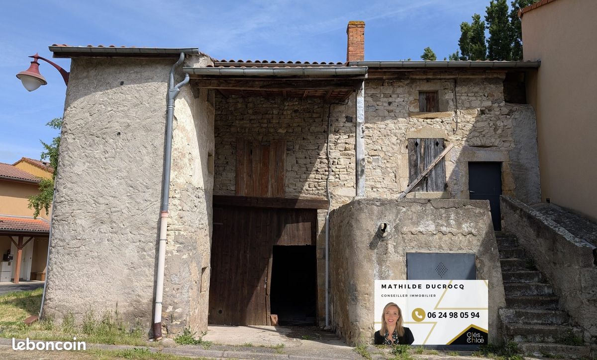 Maison 3 pièces 200 m² · à Authezat · 200 m² · 70 000 €