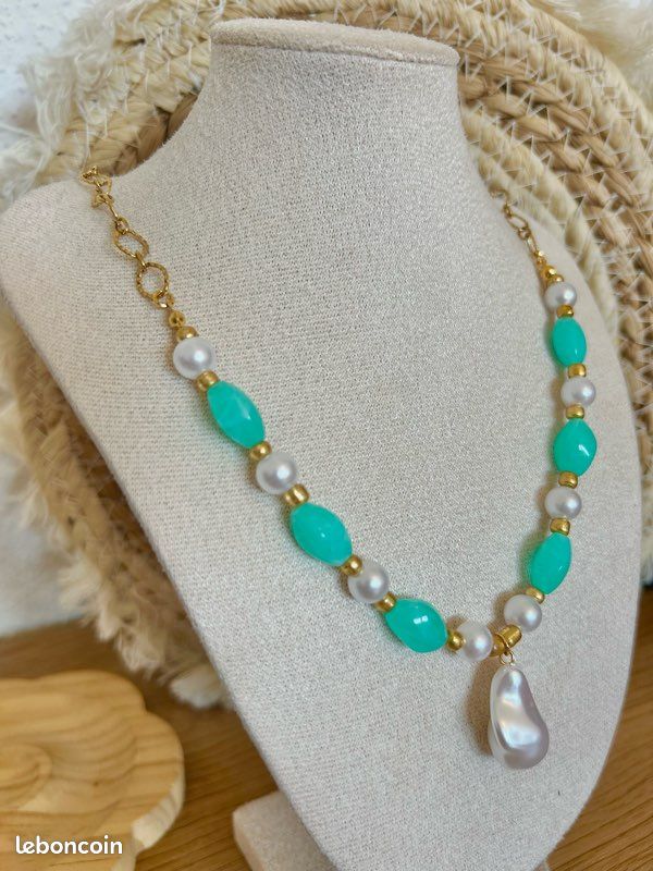 Collier en chaîne dorée et perles vertes avec Charms pierre (image 2)