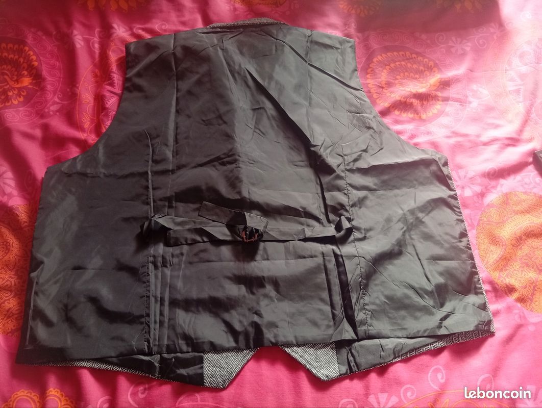 Gilet de costume taille xxxl neuf jamais porté (image 1)
