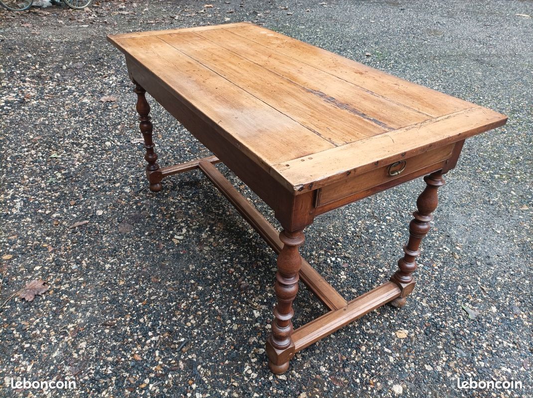 Table ancienne (image 1)