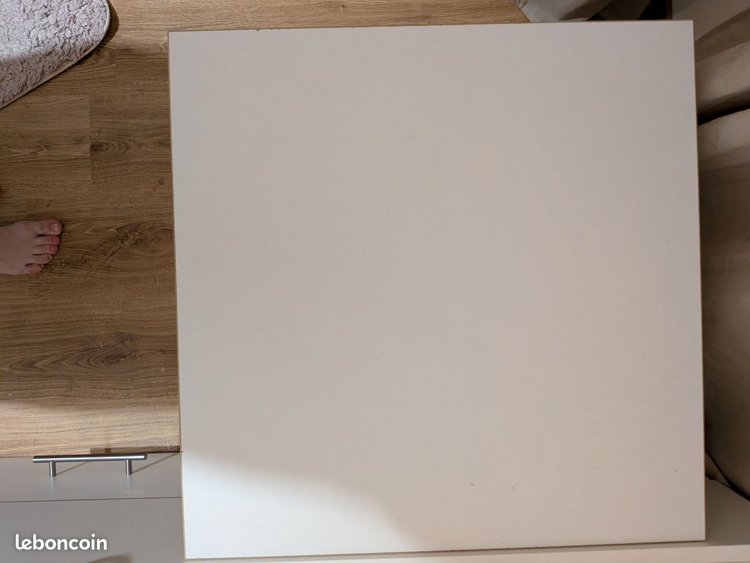 (Urgent) Table basse carrée blanche (image 1)