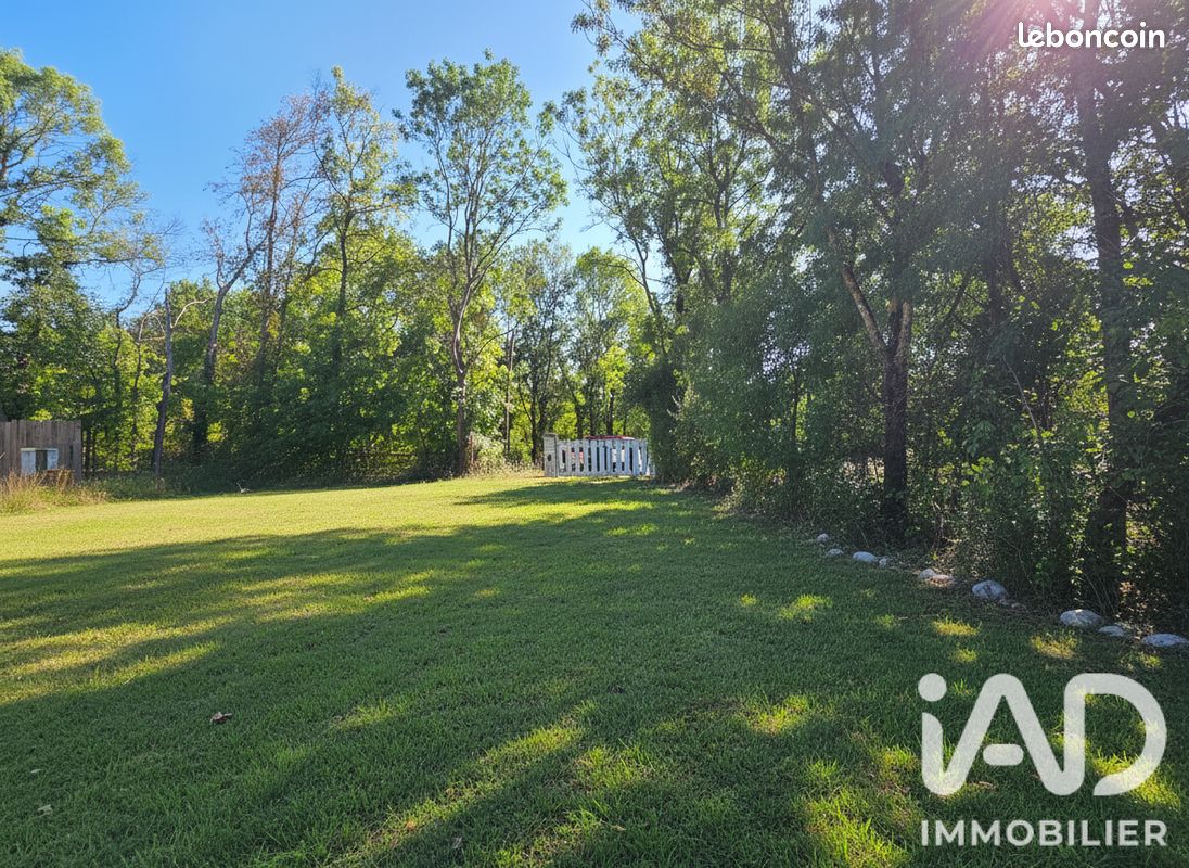 Terrain 620 m² · à Saint-Laurent-de-la-Prée · 620 m² · 119 900 €